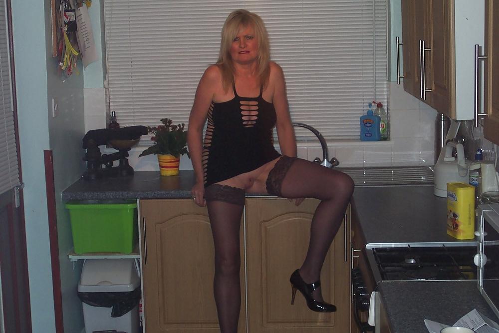 20P MILF Samantha Wearing Wedding Ring