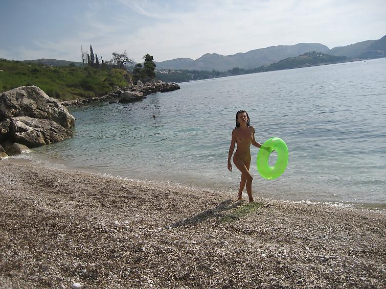 7P Nudist girl