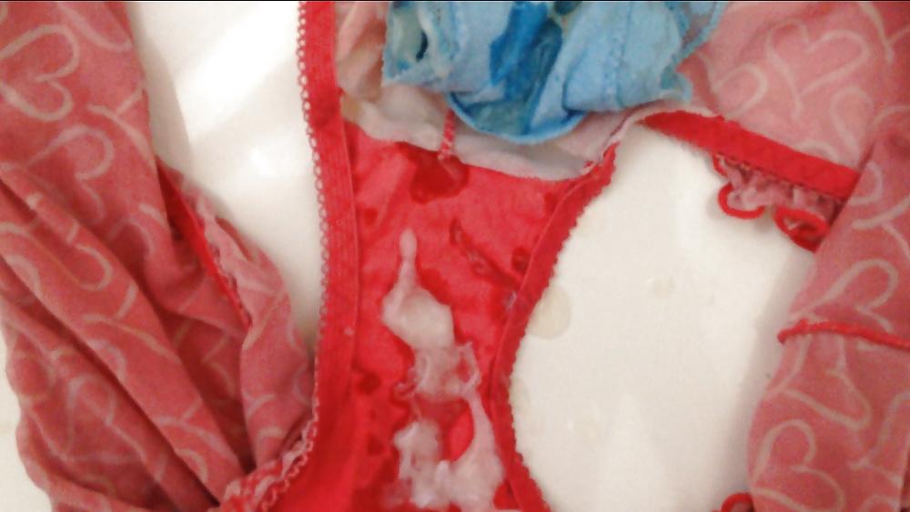 19P Wanking off into panties