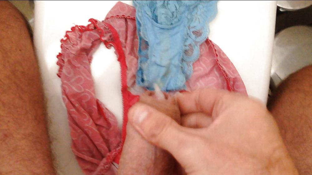 19P Wanking off into panties
