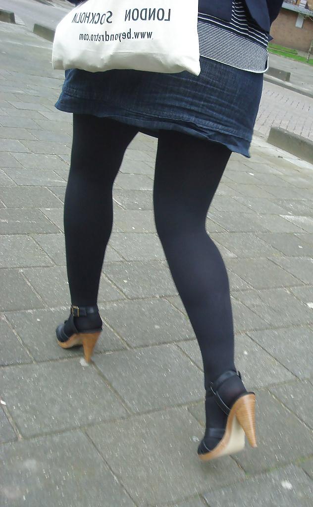 25P Nylon upskirt - just legs in nylon 5