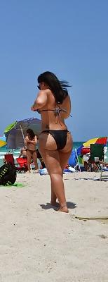 8P Latina, Big Ass, Bikini