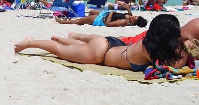 8P Latina, Big Ass, Bikini