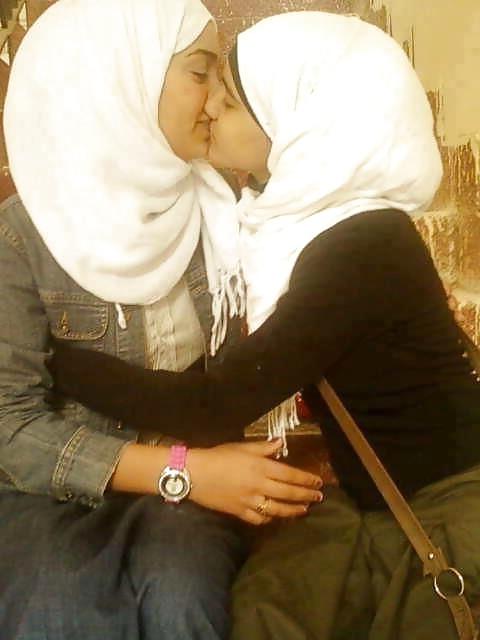 6P Hijab Lesbian