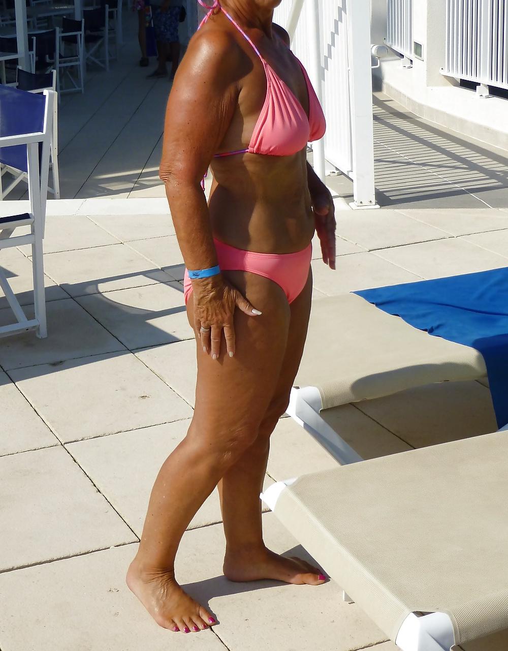 5P Wife in bikini