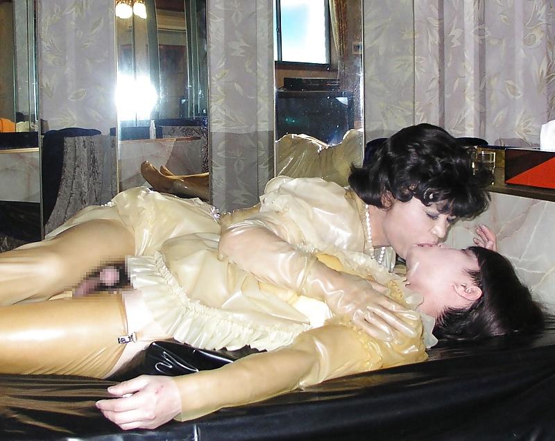 25P Lingerie latex love