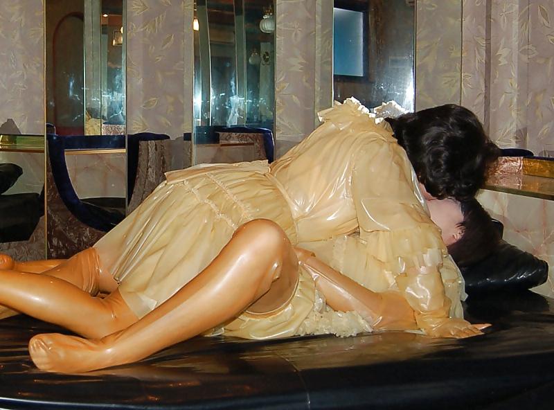25P Lingerie latex love