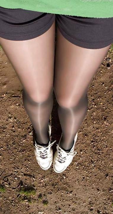 25P Nylon Legs and High Heels
