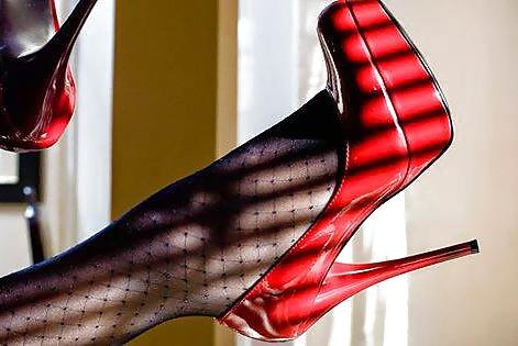 25P Nylon Legs and High Heels