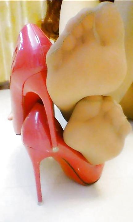 25P Nylon Legs and High Heels