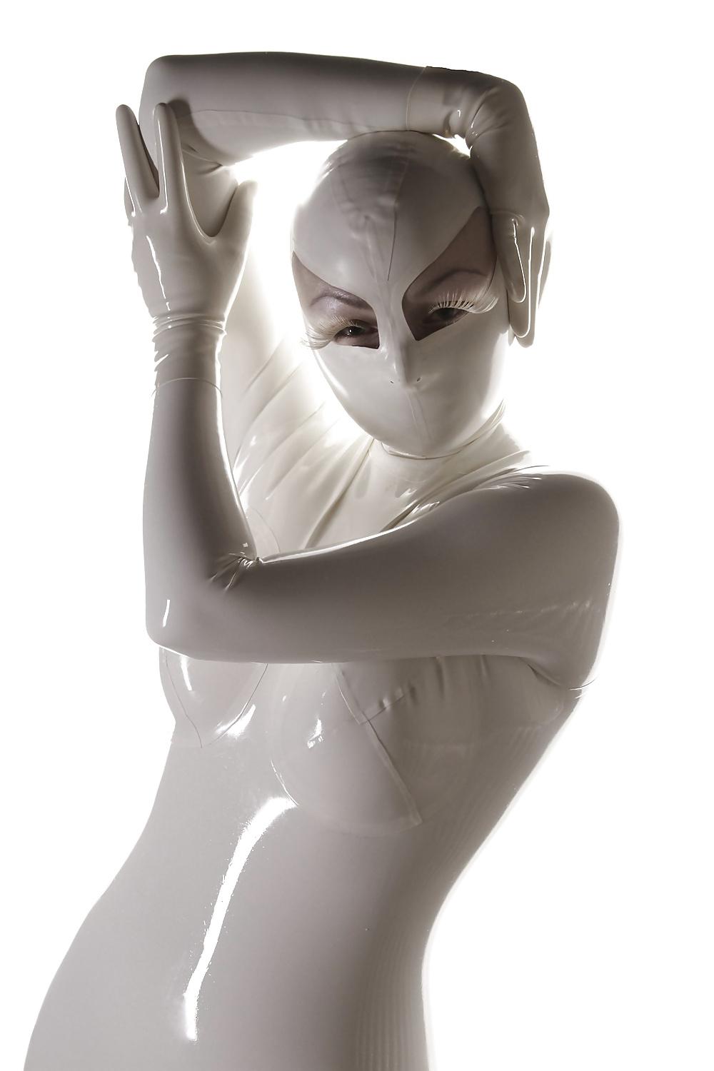 9P All in White Latex