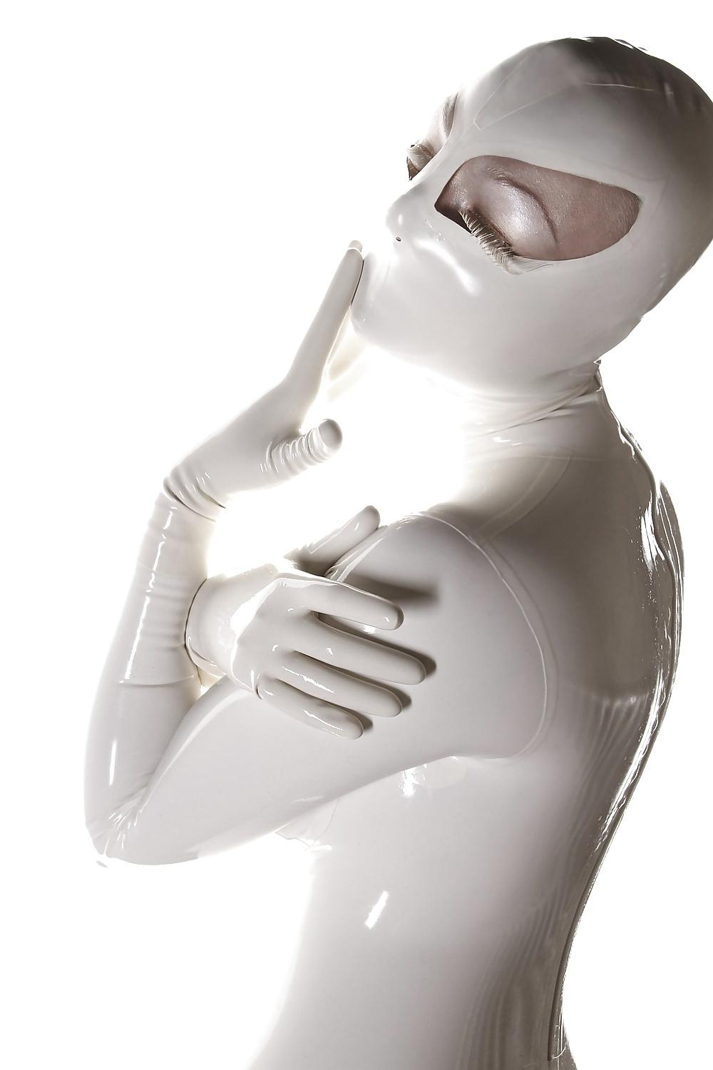 9P All in White Latex