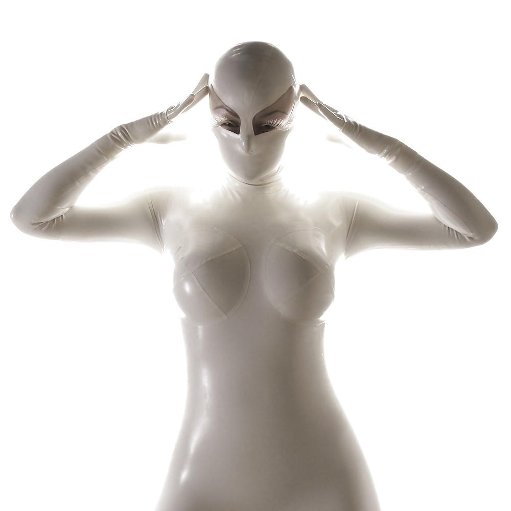 9P All in White Latex