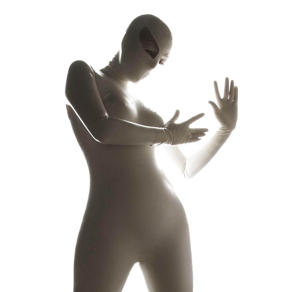 9P All in White Latex