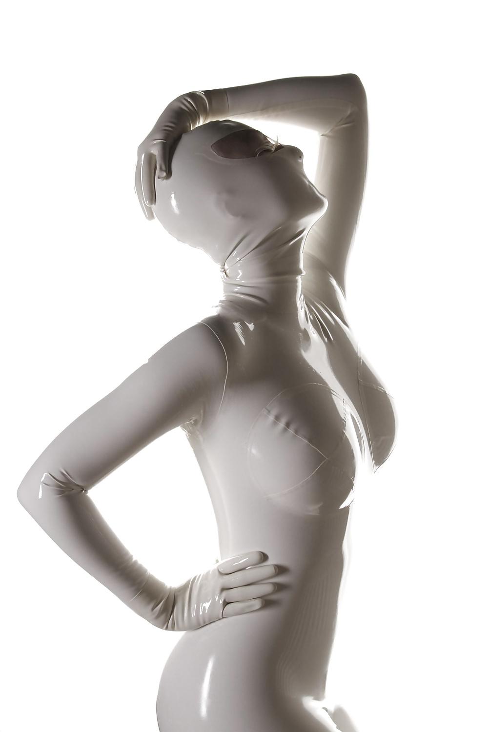9P All in White Latex