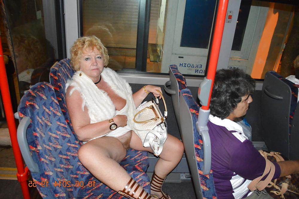 20P Goldenpussy Wet and Hairy