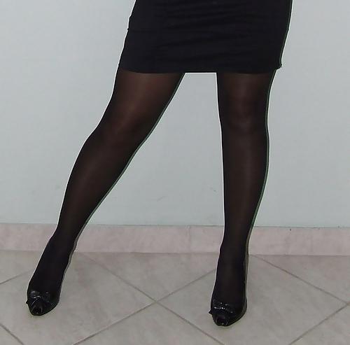 25P Nylon upskirt - just legs in nylon 4