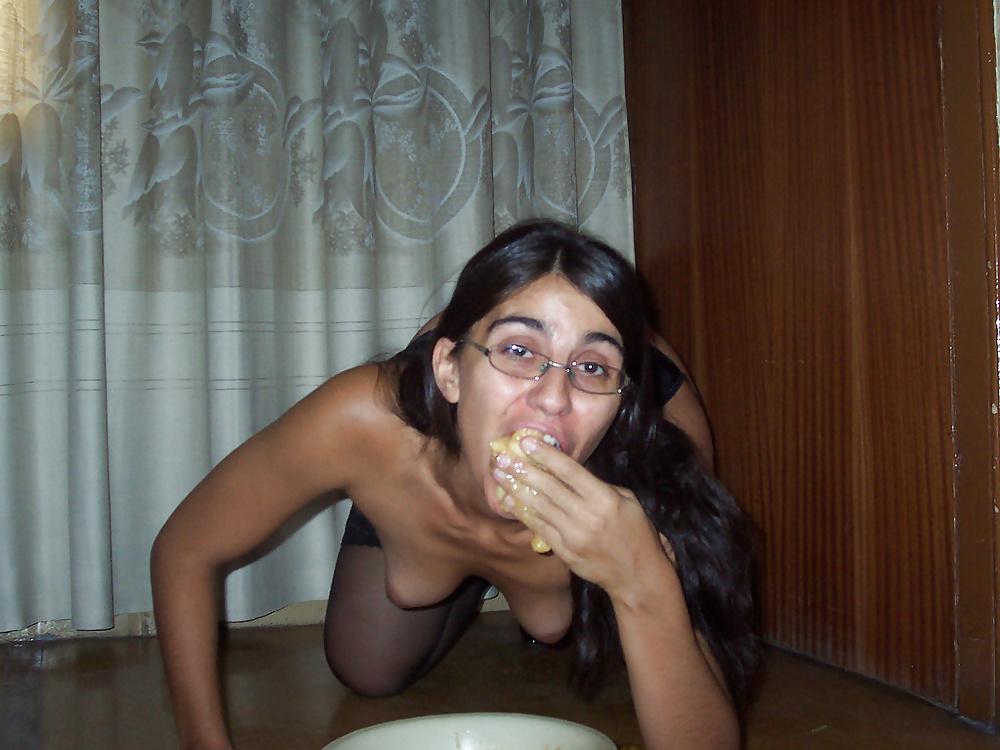 25P Hairy MILF spreading and inserting