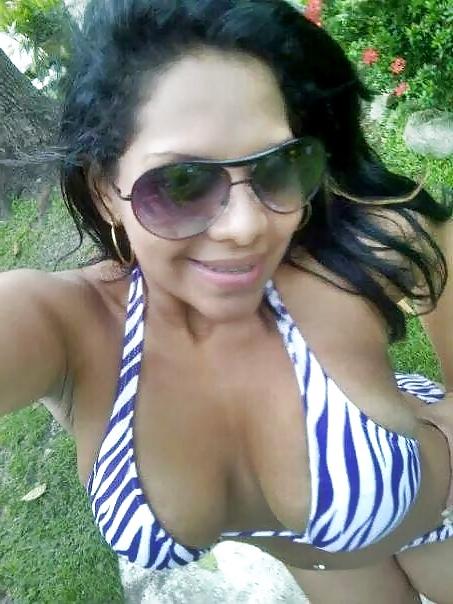 25P COLEGIALAS  TETONCITAS LATINAS......1