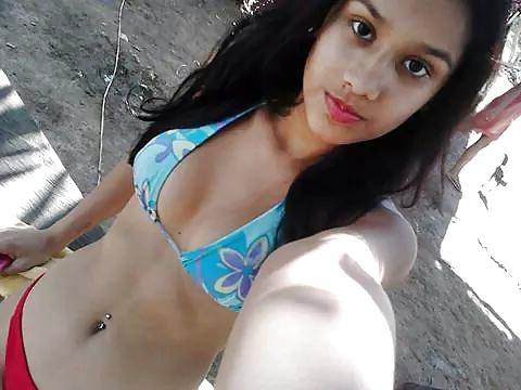 25P COLEGIALAS  TETONCITAS LATINAS......1