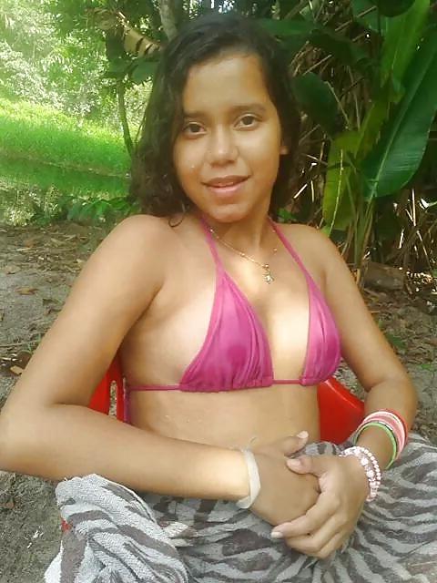 25P COLEGIALAS  TETONCITAS LATINAS......1