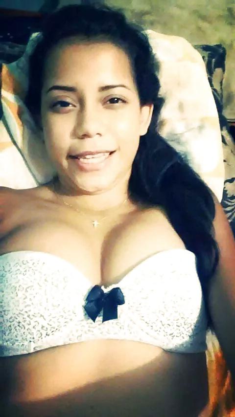 25P COLEGIALAS  TETONCITAS LATINAS......1