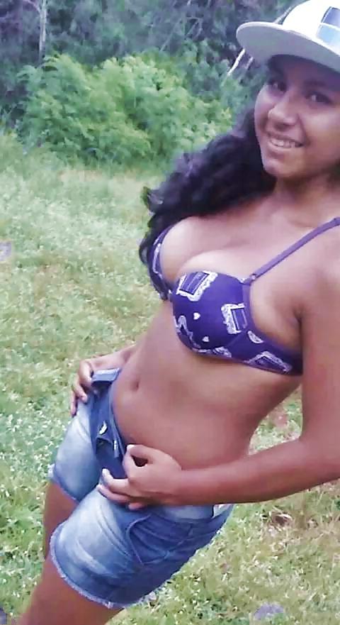 25P COLEGIALAS  TETONCITAS LATINAS......1