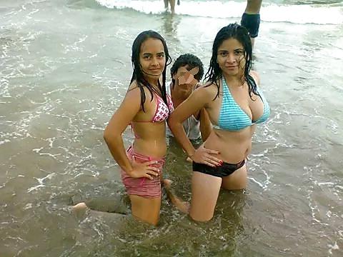 25P COLEGIALAS  TETONCITAS LATINAS......1