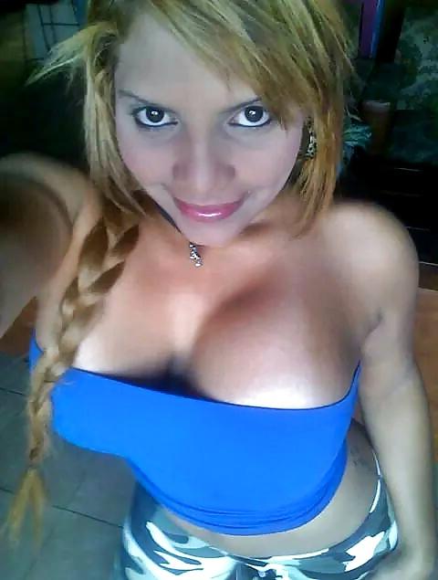25P COLEGIALAS  TETONCITAS LATINAS......1
