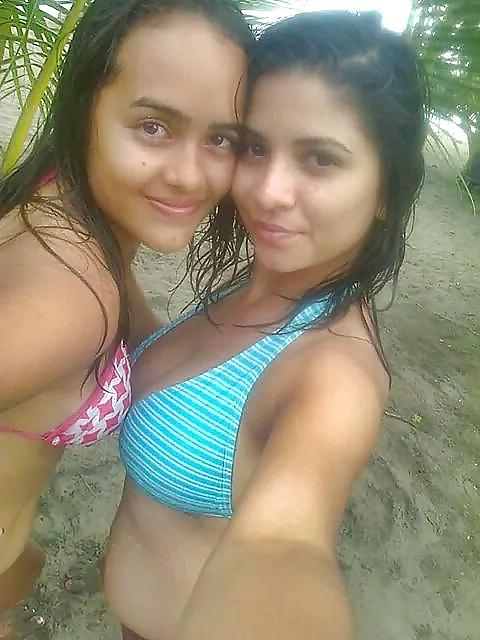 25P COLEGIALAS  TETONCITAS LATINAS......1