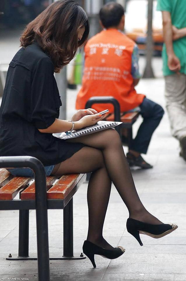 25P Nylon upskirt - STREET VIEW 3