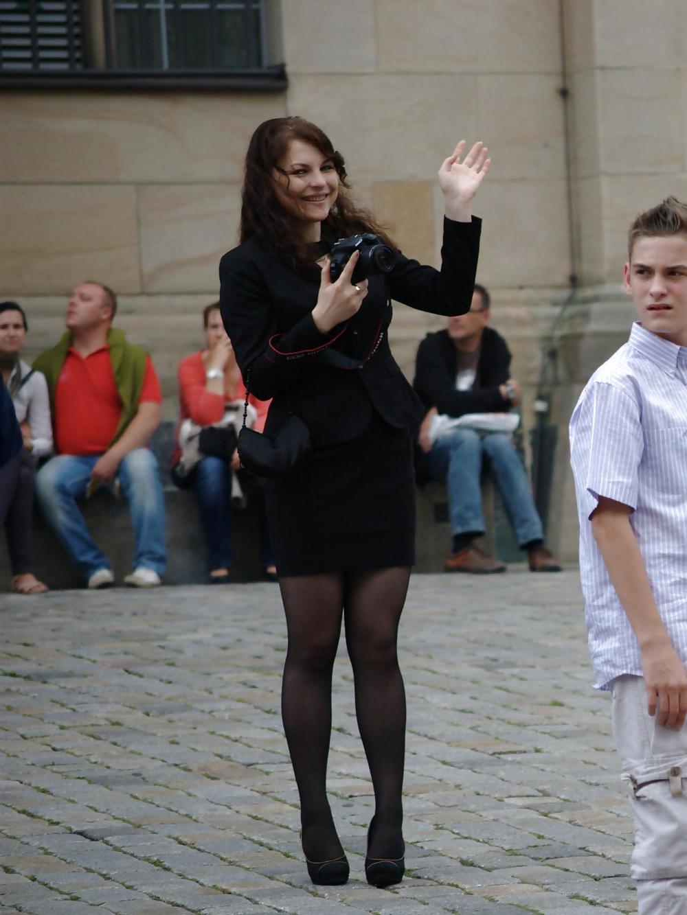 25P Nylon upskirt - STREET VIEW 3