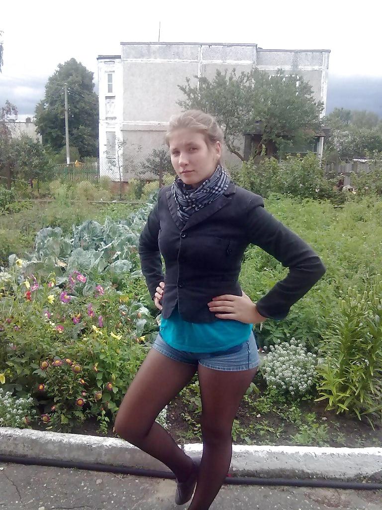 25P Nylon upskirt - STREET VIEW 3