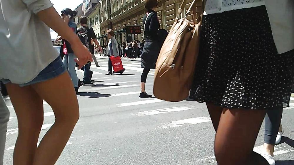 25P Nylon upskirt - STREET VIEW 2