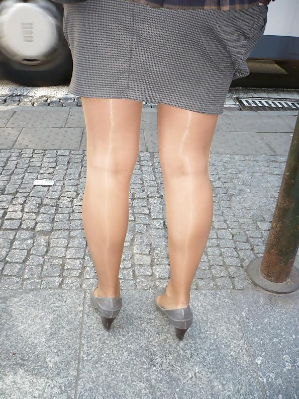 25P Nylon upskirt - STREET VIEW 2