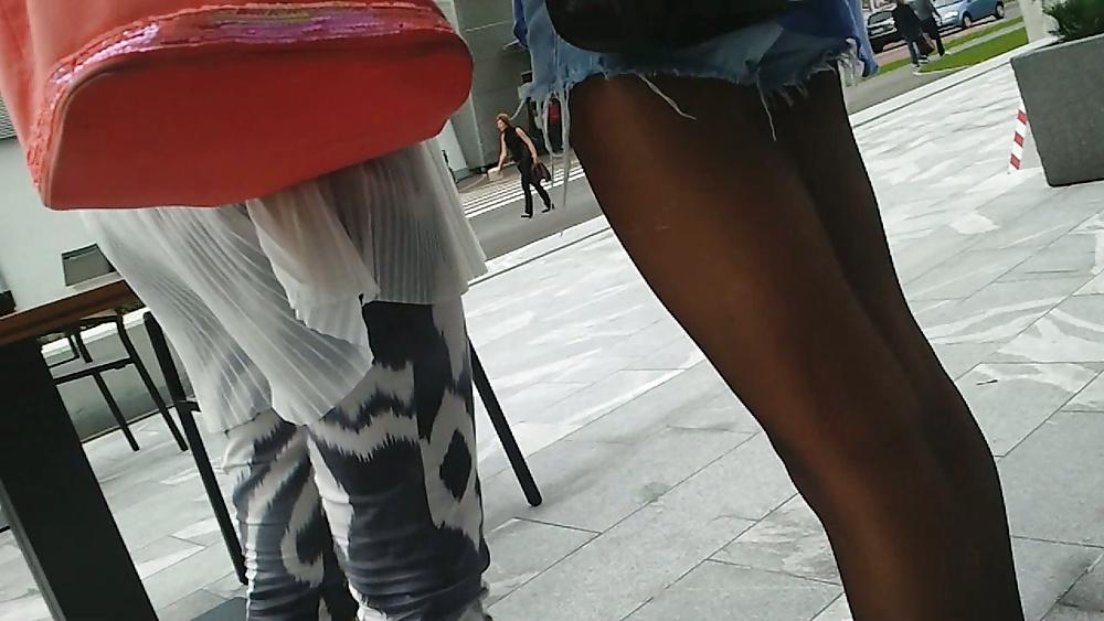 25P Nylon upskirt - STREET VIEW 2