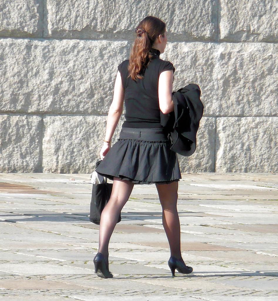 25P Nylon upskirt - STREET VIEW