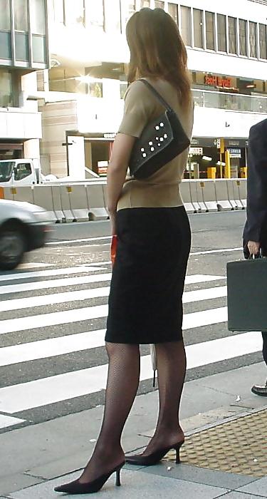 25P Nylon upskirt - STREET VIEW