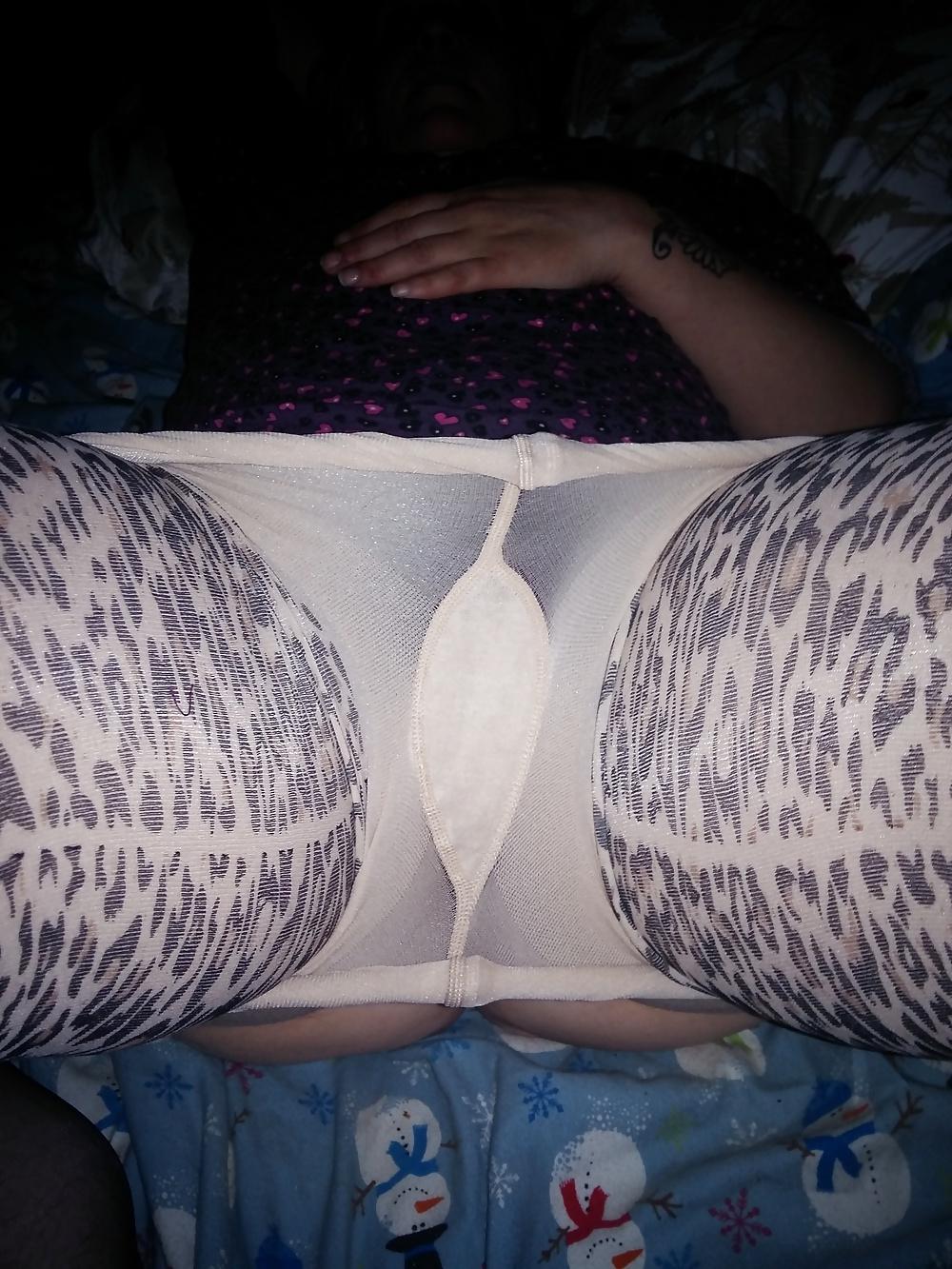 7P Wife in leopard print tights
