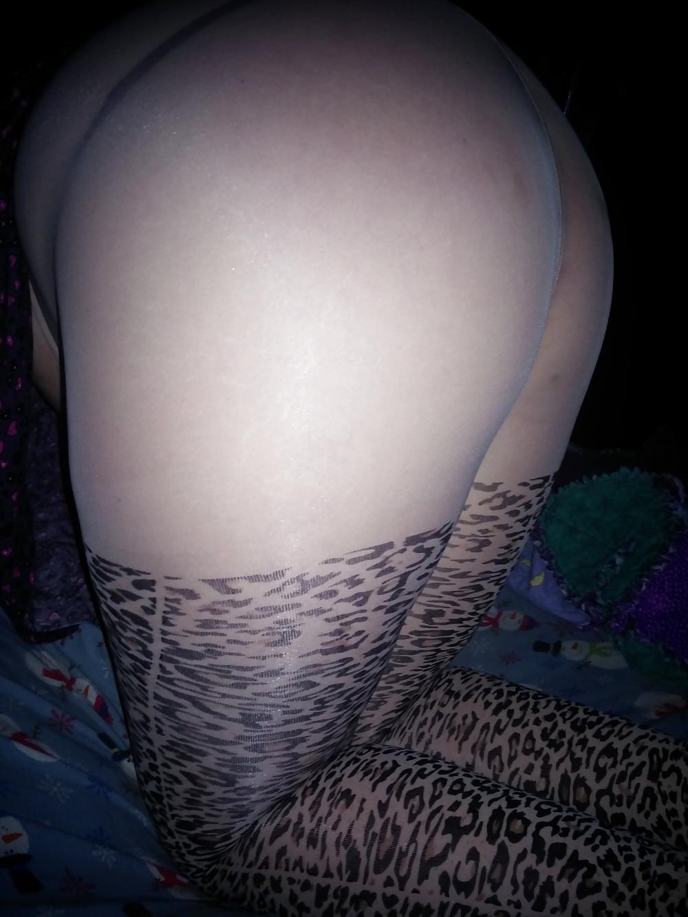 7P Wife in leopard print tights