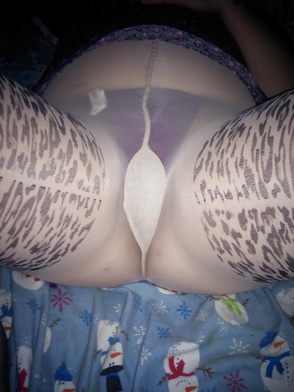 7P Wife in leopard print tights
