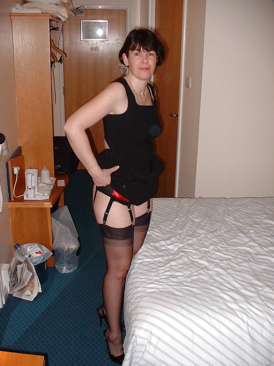 25P Hairy mature wife