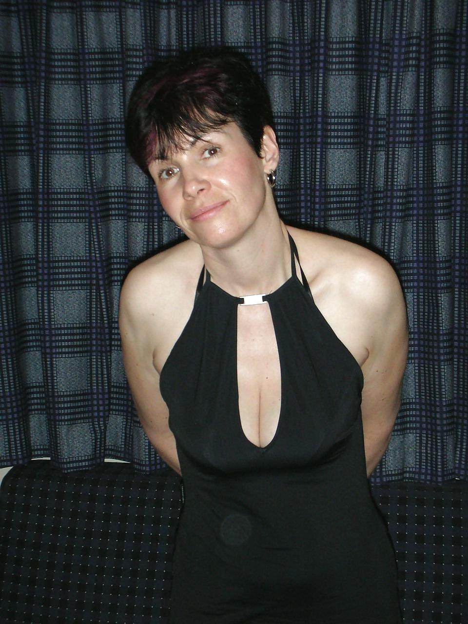25P Hairy mature wife