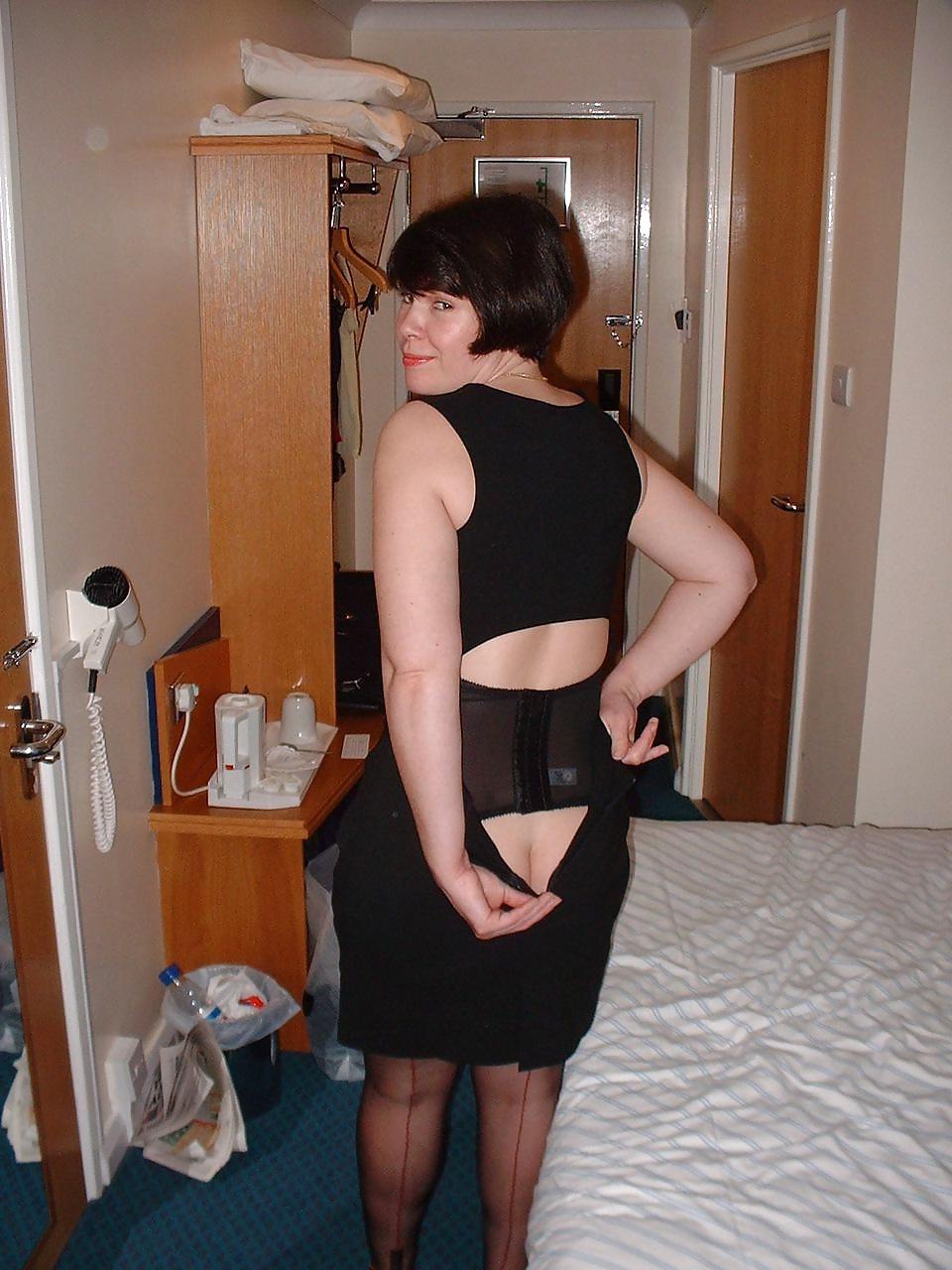 25P Hairy mature wife