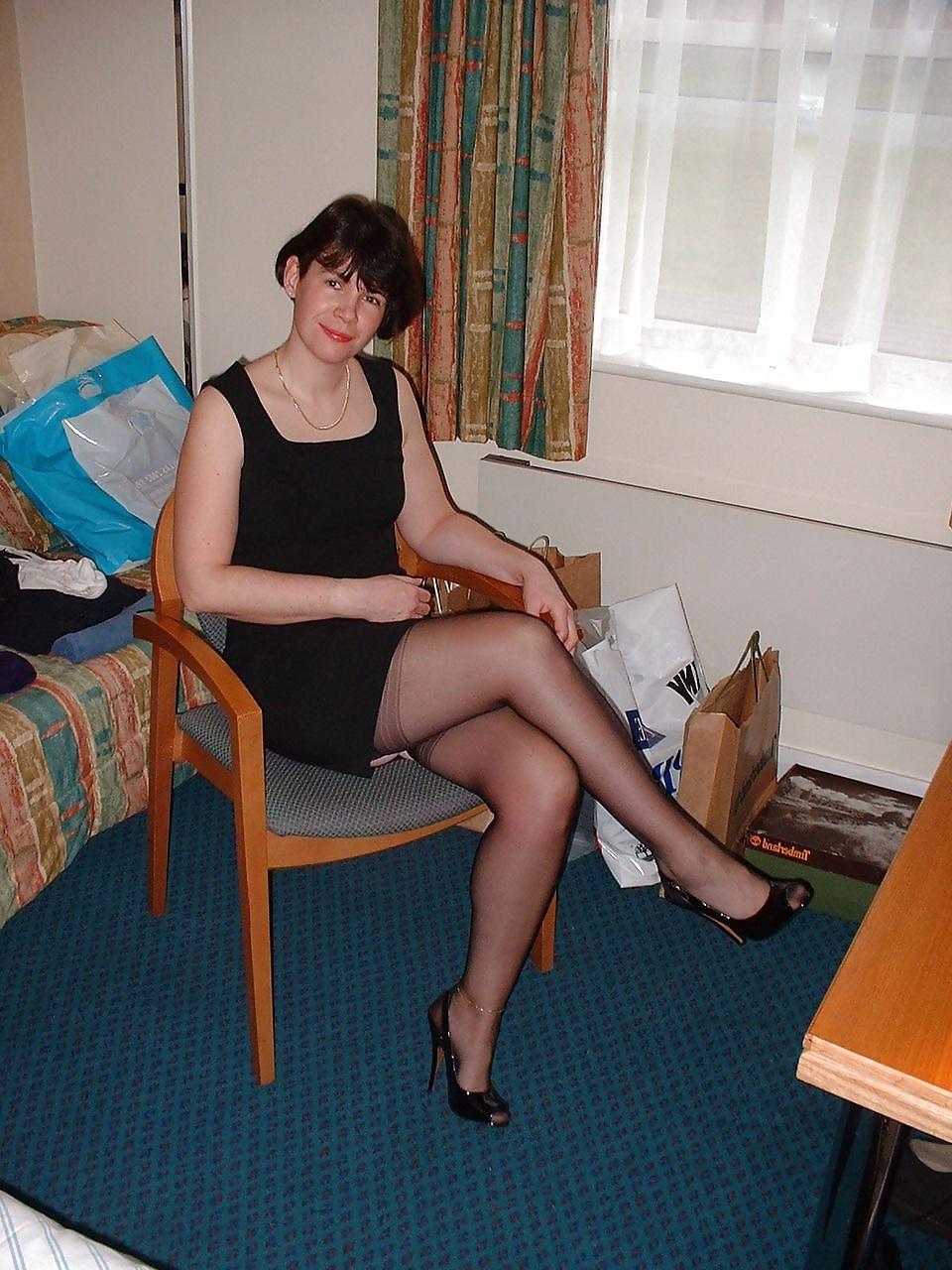 25P Hairy mature wife
