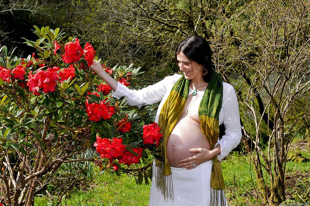 25P Hairy Pregnant Alexia.