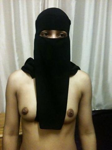 17P Wife in hijab and niqab 