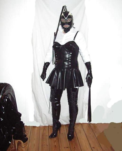 4P SheilaFetishTV, Short latex skirt