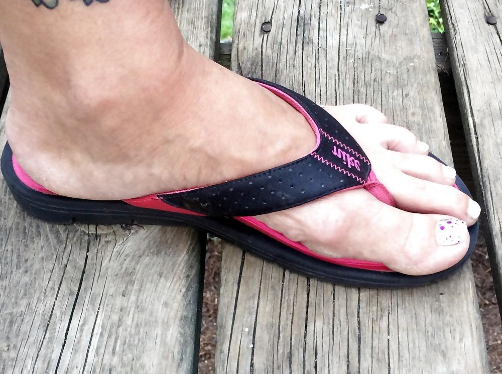 15P Wife in sandals