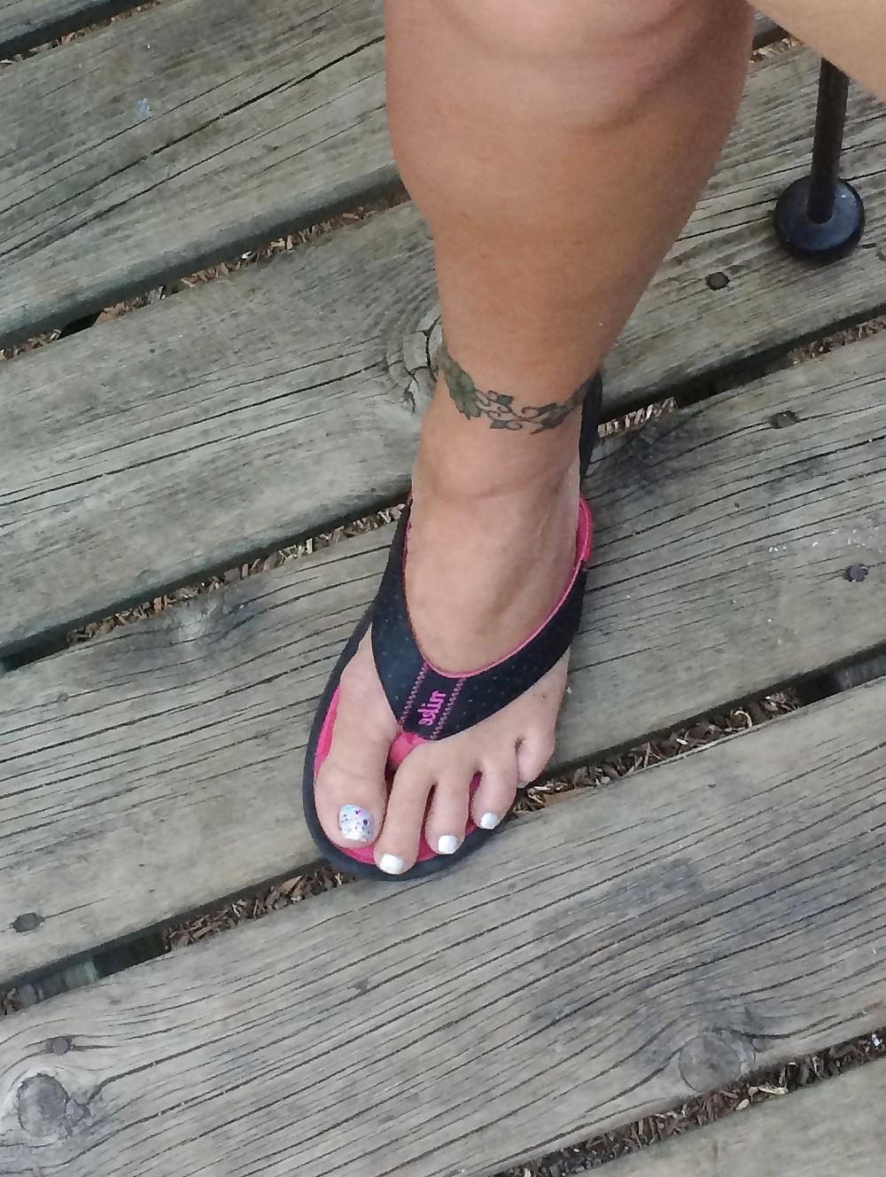 15P Wife in sandals